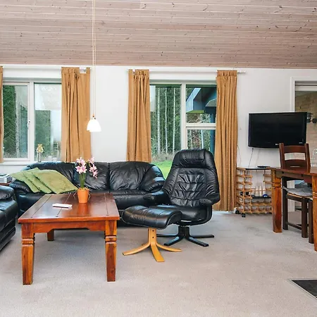 5 Person In Bording-by Traum * Bording Stationsby