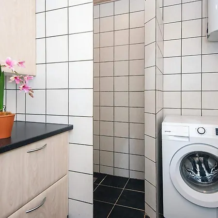 5 Person In Bording-by Traum